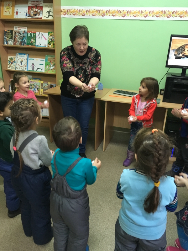 Посещение детской библиотеки нашего города (ноябрь)
