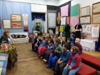 31 января дети средней и старше-подготовительной групп посетили выставку декоративно-прикладного искусства в Осташковском краеведческом музее
